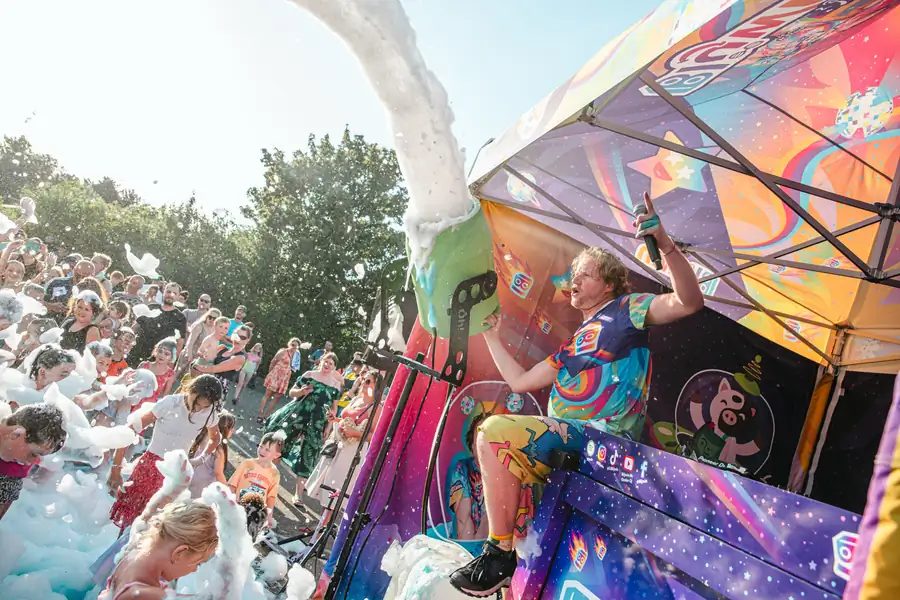 Blijwin® met schuimkanon tijdens een outdoor schuimparty
