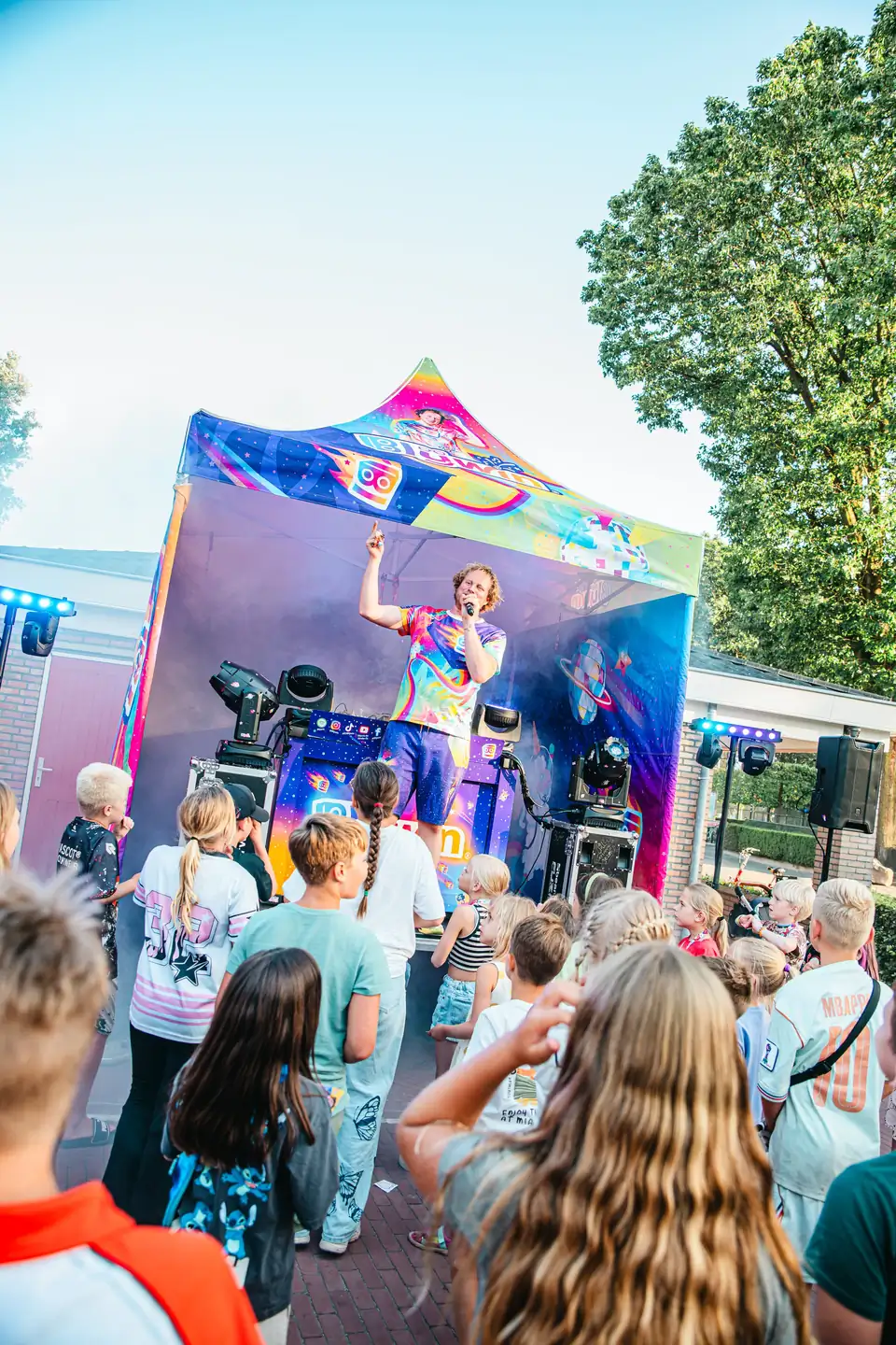 Komplettes Outdoor-Disco-Setup von Blijwin® auf einem Campingplatz